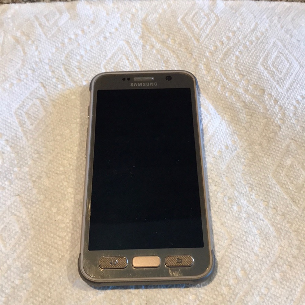 Galaxy S7 active cell phone